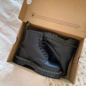 Dr. Martens 1460 Bex Leather Lace Up Boots W8 M7